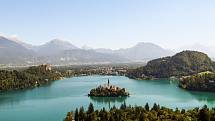 Slovinský národní park Triglav proslavilo jezero Bled a ostrůvek s kostelem.