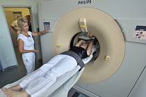 Modernizace a obnova přístrojového vybavení Komplexního kardiovaskulárního centra Všeobecné fakultní nemocnice (VFN) v Praze byla 23. července ukončena představením nového počítačového tomografu (angio CT) za více než 31,5 milionů korun a zmodernizovaného