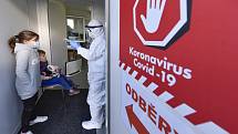 V Nemocnici Znojmo proběhlo 30. března 2021 testování dětí na koronavirus novou metodou odběru ze slin.