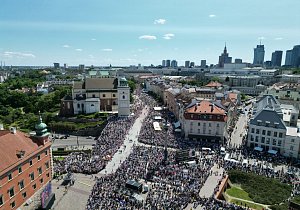 Za evropské Polsko. Ve Varšavě proti vládě demonstruje půl milionu lidí