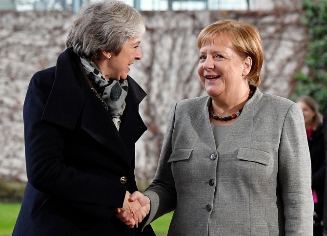 Theresa Mayová a Angela Merkelová
