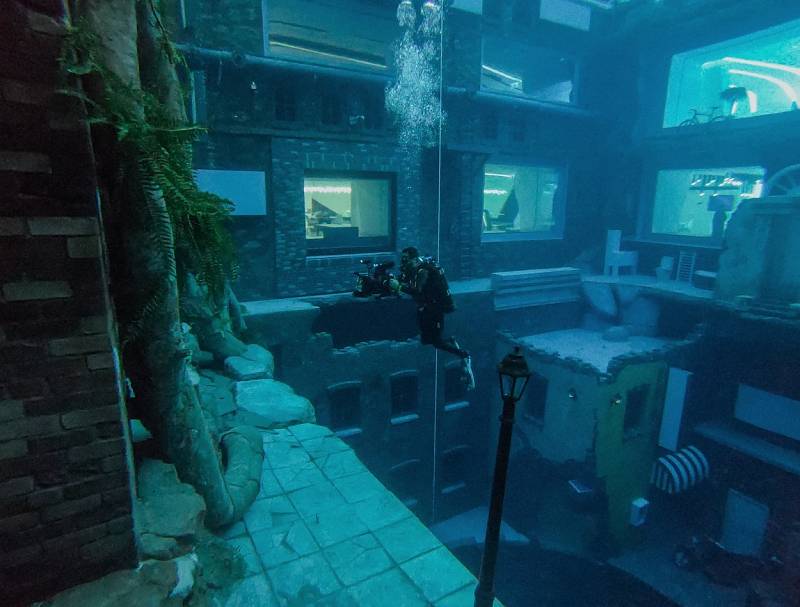 V Dubaji otevřeli nejhlubší bazén na světě