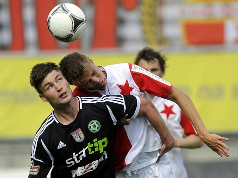 Příbramský útočník Tomáš Wágner (vlevo) a záložník Slavie Ondřej Petrák.