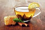 Léčbu nachlazení si bez čaje s medem mnozí z nás snad ani nedokážou představit.