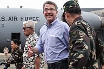 Americký ministr obrany Ashton Carter v Manile.