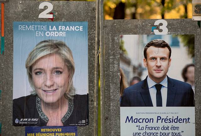 Marine Le Penová a Emanuel Macron, favorité voleb