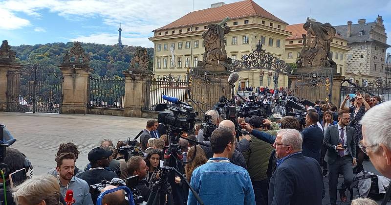 Jízdárna Pražského hradu se při summitu Evropského politického společenství proměnila v tiskové středisko