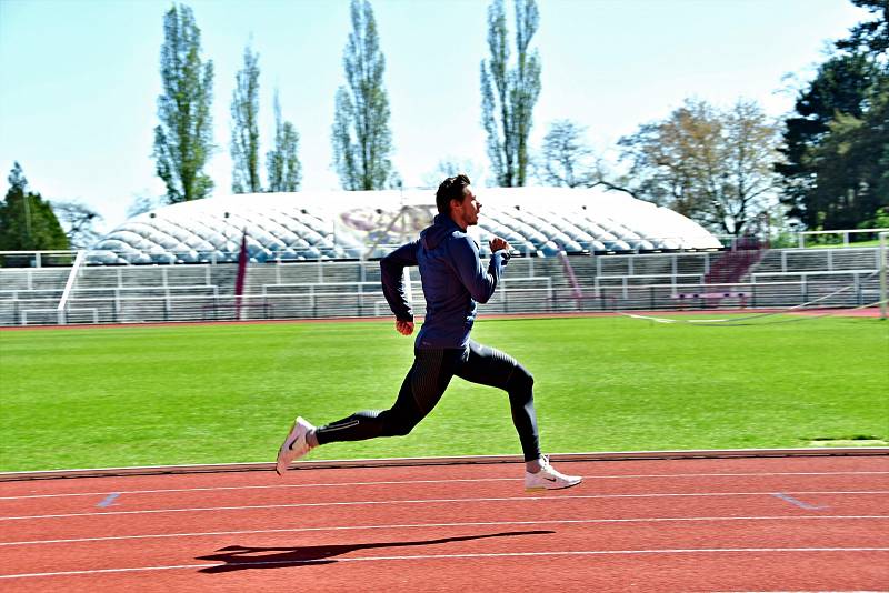 Sprinter Pavel Maslák při tréninku na Julisce.