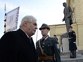 Miloš Zeman položil u pomníku Tomáše Garrigua Masaryka věnec k 165. výročí jeho narození.