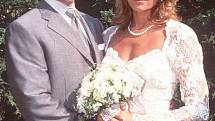Stéphanie se svým bývalým manželem, bodyguardem Danielem Ducruetem na jejich svatbě 1. července v 1995 v Monaku.