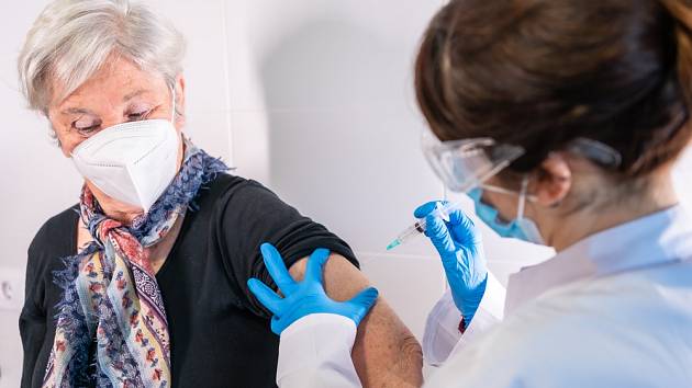 Očkování proti koronaviru je největší nadějí na zvládnutí pandemie