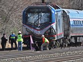 Nejméně dva lidé zemřeli při dnešní vlakové nehodě v americkém státě Pensylvánie, kde vykolejil vlak převážející přes tři stovky pasažérů.