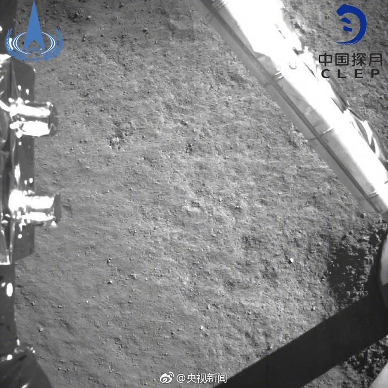 První fotografie čínské sondy Čchang-e 4 z odvrácené strany měsíce