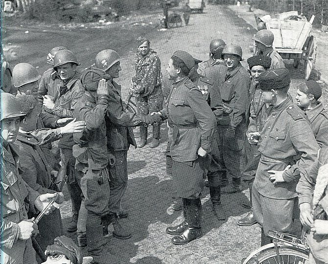 Dne 25. dubna 1945 se na Labi u saského města Torgava setkaly jednotky americké a sovětské Rudé armády. Setkání se dnes připomíná jako Den Labe