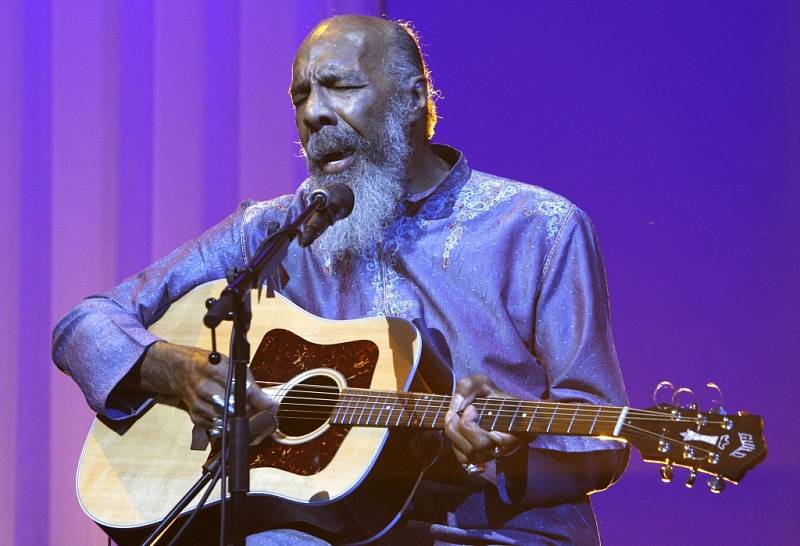 Na zahajovacím ceremoniálu zazpíval zpěvák Richie Havens.