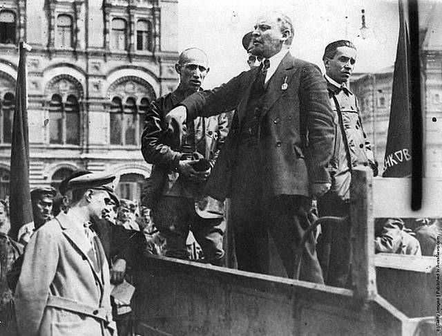 Vladimír Iljič Lenin na Rudém náměstí v roce 1919