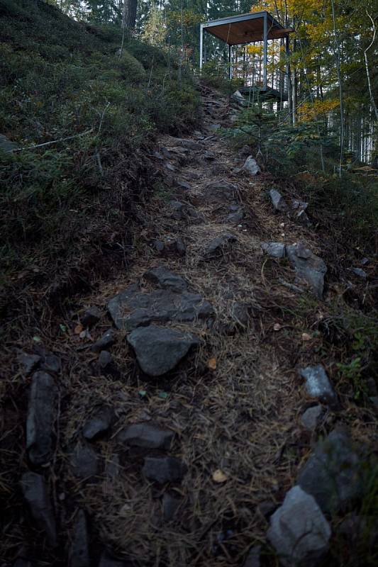 Cesta na vrchol je kamenitá.