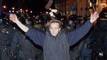 Střet policie s anarchisty.