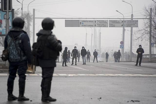 Násilné demonstrace v Kazachstánu.