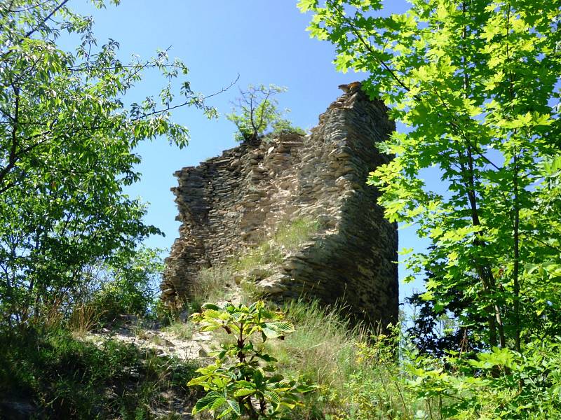 Torzo věže druhého hradu