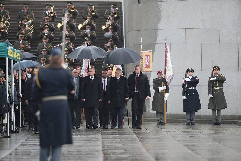 Pietní akt ke 100 letům republiky u Národního památníku na Vítkově v Praze. Prezident Miloš Zeman.