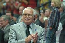 Prezident Václav Klaus si nemohl finálovou bitvu nechat ujít.