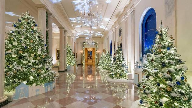 Letošní vánoční výzdoba Bílého domu pod taktovkou nového prezidentského páru - Joa a Jill Bidenových.