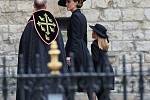 Kate, princezna z Walesu, manželka prince Williama, přichází na pohřeb královny Alžběty II.