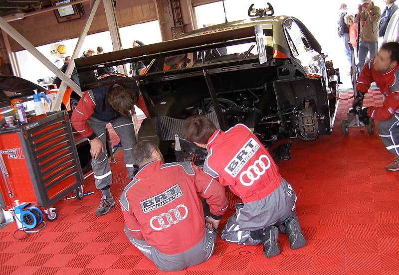 Mechanici stáje BRT pracovali na Audi A4 DTM víc, než by byli rádi.