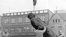 Odstranění sochy V. I. Lenina ze Senovážného náměstí v Českých Budějovicích