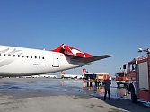 Náraz odtrhl Airbusu A321 Turkish Airlines celou směrovku