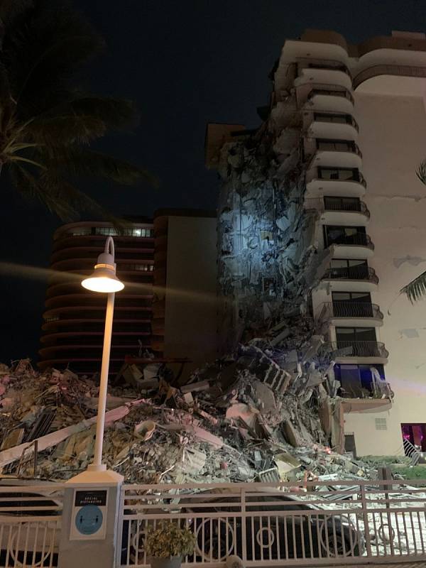 Zřícení výškové budovy na Floridě