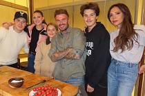 Beckhamovi. David je na svou rodinu velmi hrdý.