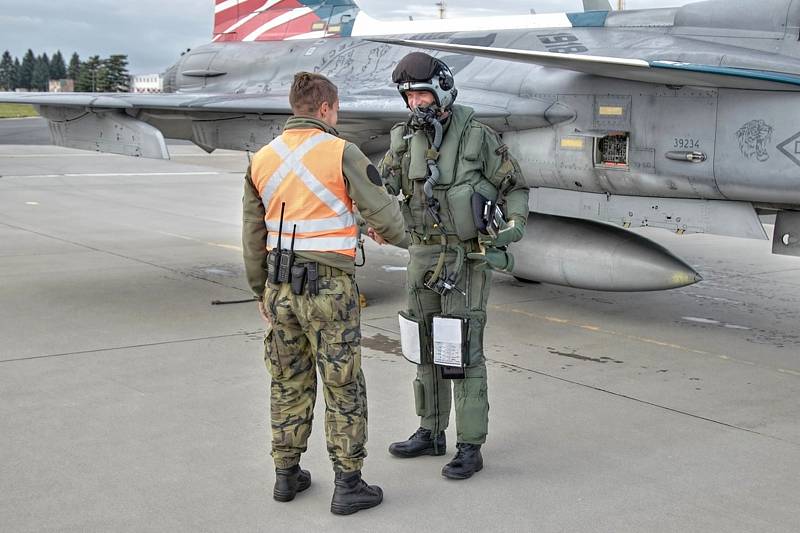 Velitel čáslavské 211. taktické letky podplukovník Michal Daněk je teprve druhým člověkem na světě, který v gripenu strávil dva tisíce letových hodin