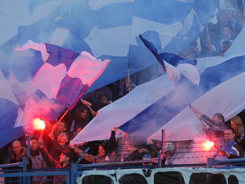 Fanoušci Baníku Ostrava při zápase s Českými Budějovicemi.