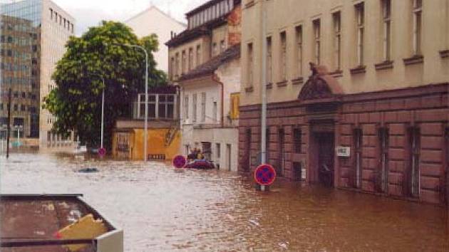 Následky povodní v roce 2002.