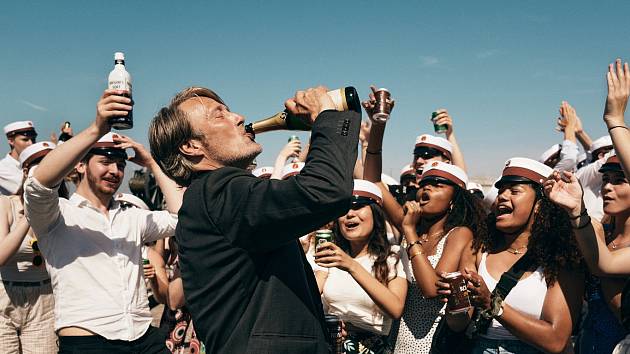 Mads Mikkelsen ve strhujícím alkoholovém rauši filmu Chlast