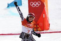 Ester Ledecká po vítězství v sobotním paralelním obřím slalomu.