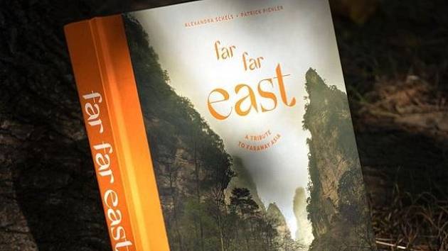 Far Far East – A Tribute To Faraway Asia představuje práci berlínského fotografa Patricka Pichlera a jeho partnerky Alexy Schels, kteří zdokumentovali nesmírnou krásu nepálských hor, klidné národní parky v Číně a krajinu Tchaj-wanu i Jižní Koreje