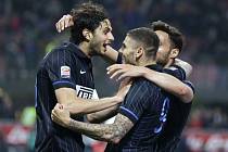 Radost fotbalistů Interu Milán z výhry nad AS Řím