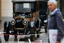 V úterý 28. května byla zahájena výstava historických vozů v prostorách OC Forum v Liberci.