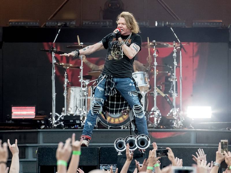 Americká hudební skupina Guns N' Roses vystoupila 4. července v Praze. Na snímku je zpěvák Axl Rose.