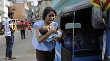 Srí Lankou v neděli otřásla série výbuchů
