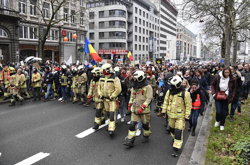 Demonstrace odpůrců protikoronavirových opatření v Bruselu, 5. prosince 2021