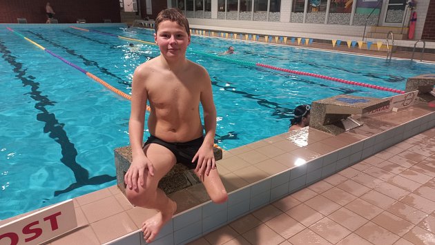 Malý sportovec Vašek při plavání.