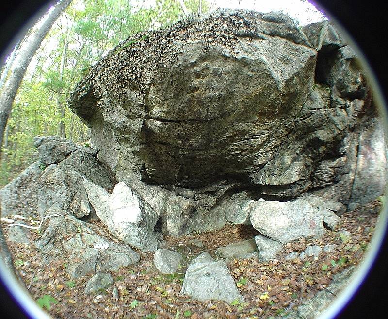 Jeskyně v lokalitě Amerického Stonehenge.