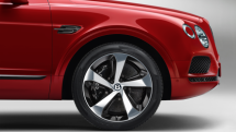 Přední karbon-keramické brzdy SUV modelu Bentayga jsou s desetipístkovými třmeny největšími na světě. Mají průměr 440 mm a tloušťku 40 mm a jejich průměr odpovídá velikosti 17″ disku.