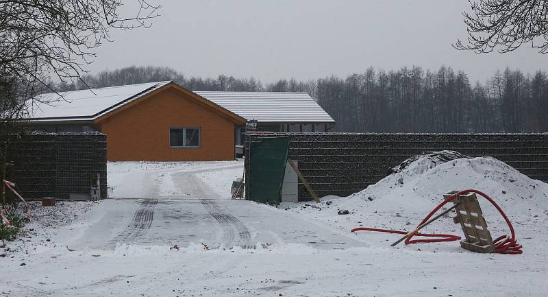 Podnikatel Šára dokončuje dům stavěný bez stavebního povolení