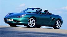 Porsche Boxster (1997). Motor: 2,5l (150 kW), najeto: 148 000 km. Cena: 258 000 Kč.