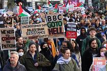 Do ulic Londýna a dalších britských měst vyšli v sobotu 14. října lidé, aby vyjádřili podporu Palestině
